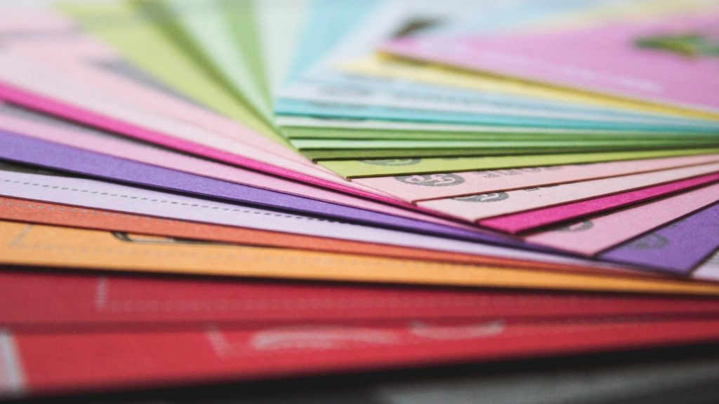 Impresso vs. Digital: qual o melhor material para minha empresa